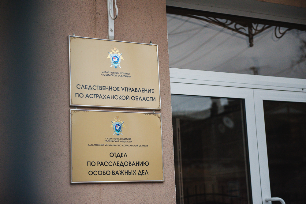 От падения с высоты 3 этажа в Астрахани скончался 57-летний мужчина