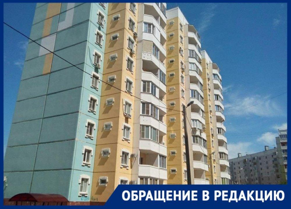 «Невыносимо для семей с детьми»: пока дом затапливает, астраханцы полтора месяца сидят без воды «Невыносимо для семей с детьми»: пока дом затапливает, астраханцы полтора месяца сидят без воды