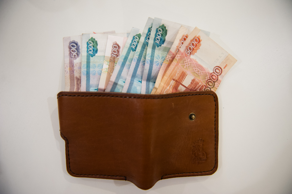 Астраханец обокрал пенсионера ради подарка для девушки Астраханец обокрал пенсионера ради подарка для девушки