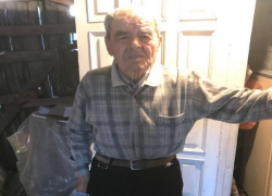 20-летний астраханец взял шефство над 80-летним дедушкой, находящимся на грани выживания 20-летний астраханец взял шефство над 80-летним дедушкой, находящимся на грани выживания