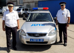 Полицейские помогли матери с грудным ребёнком Полицейские помогли матери с грудным ребёнком