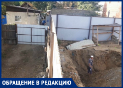 Из-за стройки нового жилого комплекса дом астраханцев разрушается Из-за стройки нового жилого комплекса дом астраханцев разрушается