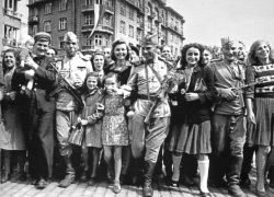 "Раненые кричали "Ура!" и обнимали друг друга": астраханцы вспоминают День Победы "Раненые кричали "Ура!" и обнимали друг друга": астраханцы вспоминают День Победы