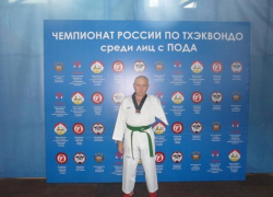 Астраханец с одной рукой стал обладателем чёрного пояса по паратхэквондо Астраханец с одной рукой стал обладателем чёрного пояса по паратхэквондо