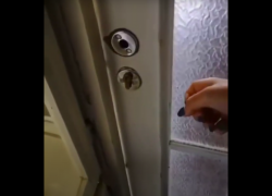 Дверь закрывают на ключ, воздуха нет: как относятся к пациентам в астраханской инфекционной больнице Дверь закрывают на ключ, воздуха нет: как относятся к пациентам в астраханской инфекционной больнице