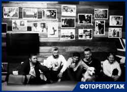 «Не за бабло»: как прошёл квартирник-выставка фотографа Паши Симакова «Не за бабло»: как прошёл квартирник-выставка фотографа Паши Симакова