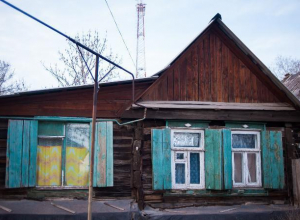 Астраханке придется снести дом из-за грязных окон соседки Астраханке придется снести дом из-за грязных окон соседки