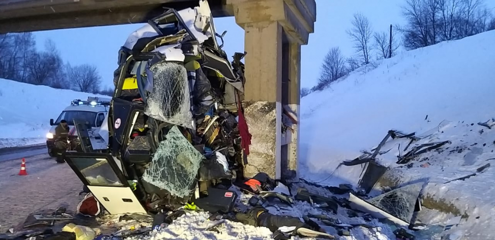 Рейсовый автобус врезался в опору моста по пути в Астрахань: погибло 5 человек