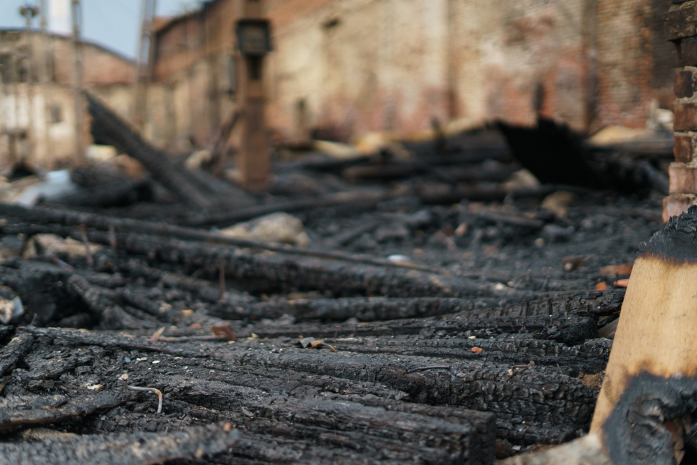 На пожаре в Астрахани сгорела женщина