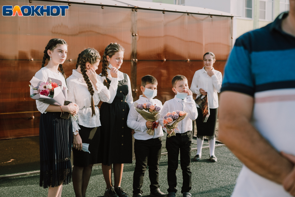 школы уходят на карантин. школа 7 астрахань. закрытые школы в астрахани. 23 школа астрахань. стабенская школа на карантин.