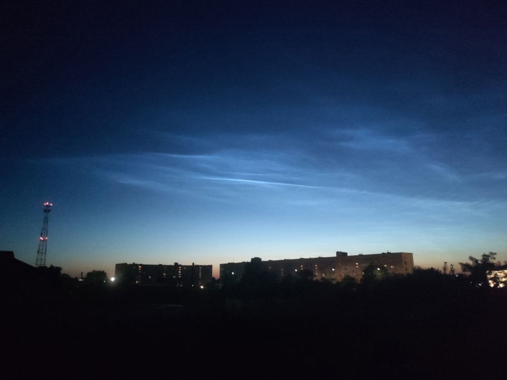 Погода ахтубинск на 14 дней астраханская область. Серебристые облака. Серебристые облака явление. Серебристые облака фото. В облаках Астрахань.