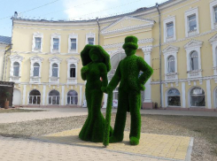 В центре Астрахани установили зеленых человечков 