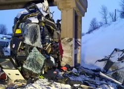 Рейсовый автобус врезался в опору моста по пути в Астрахань: погибло 5 человек