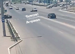В Астрахани столкнулись легковой автомобиль и мотоцикл