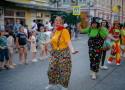 Астраханцев приглашают культурно прогуляться по Никольской