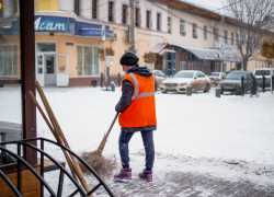 Восстание машин: коммунальщики вышли спасать астраханцев от снега 