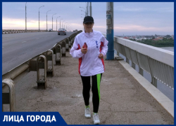 Астраханка, увидев, как мужчина бежит онлайн-марафон на балконе, решила повторить