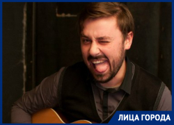 "В Астрахани пропал социальный запрос на музыку": Виктор Коробов про "Шурупы", постмодернизм и плагиат