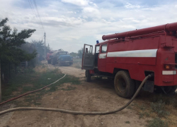В Черноярском районе Астраханской области горели две квартиры, есть пострадавшие 