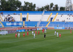 В игре между футбольными командами "Волгарь" и "Енисей" победила дружба