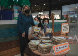 Шаховка и Три кота: в Астрахани бесплатно раздавали книги