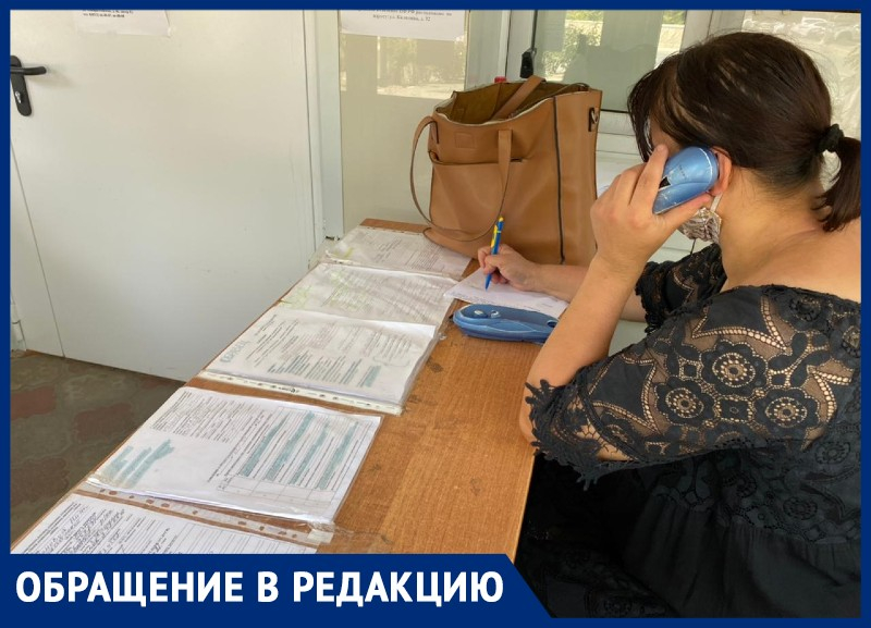 Астраханцы пытаются дозвониться на телефон центра соцподдержки, где никто и никогда им не поможет